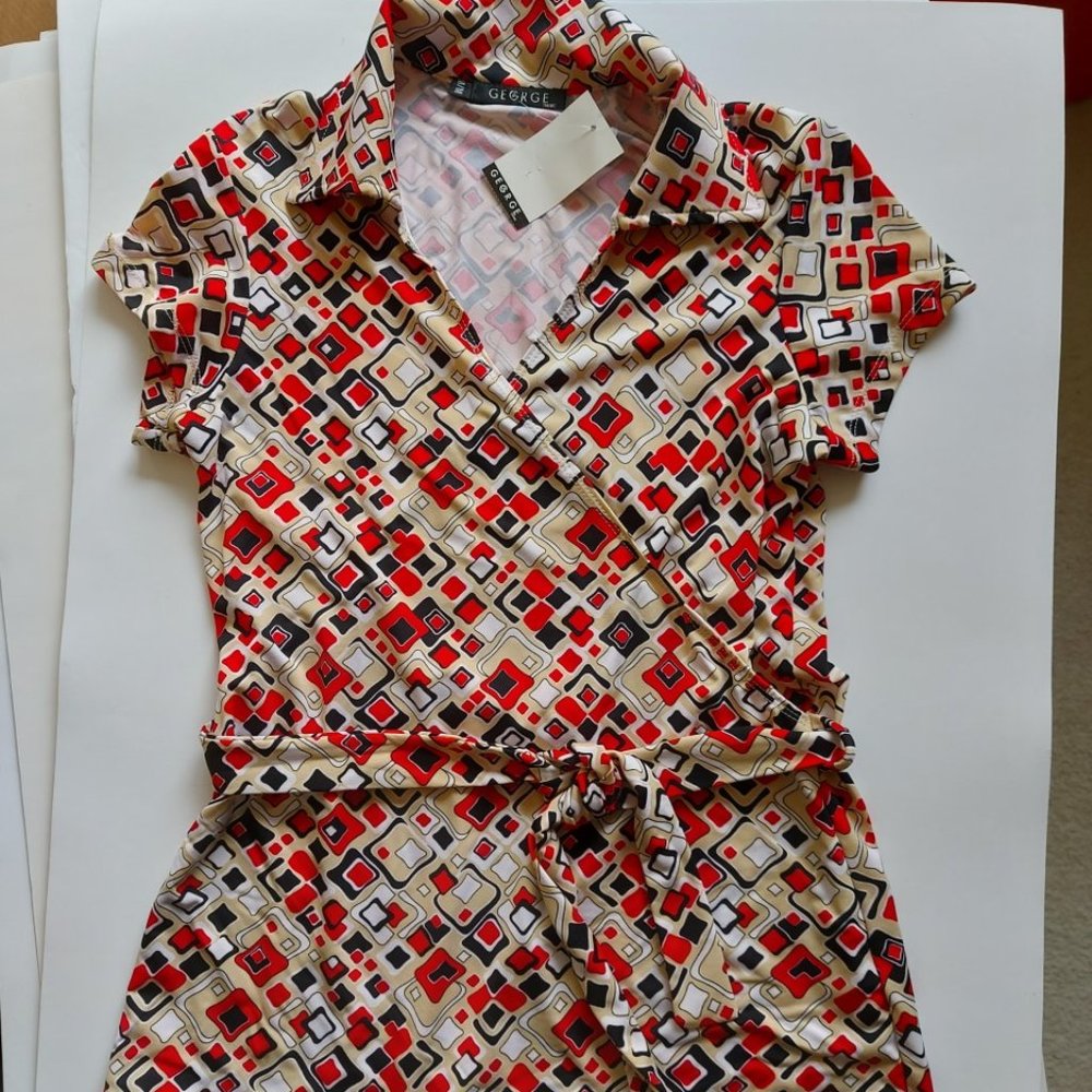 Fun Patterned Top With Belt Size M - NEW